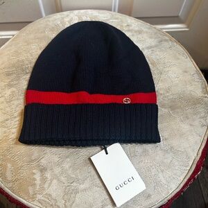 New Gucci Navy and Red Knit Wool Cuffed w/GG metal logo Sherry line Beanie Sz L